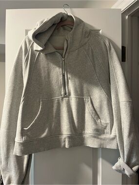 Women’s Lululemon scuba hoodie